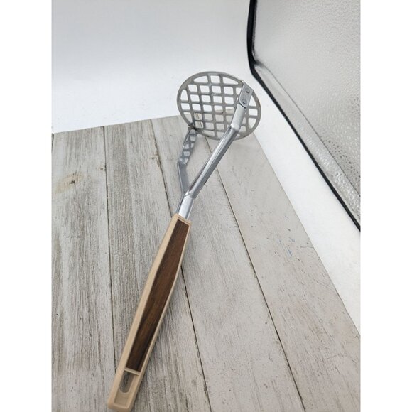 Vintage Potato Vegetable Masher Faux wood Handle Utensil 9 3/4" Japan - Picture 4 of 8